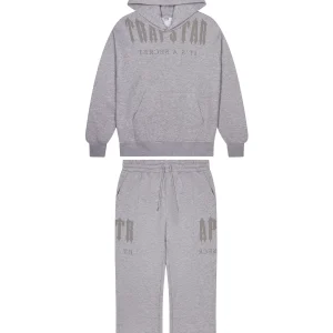 Sweat à capuche décodé déconstruit MARQUE DÉCODÉE IMPRIMÉ PUFF GRIS SUR LA POITRINE COUPÉE DANS LE DÉCOLLETÉ PANNEAUX SUR LE CORPS ET LES MANCHES POCHE KANGOUROU 80% COTON 20% POLY COUPE RELAXÉE LAVAGE À 30 DEGRÉS AVEC DES COULEURS SIMILAIRES Pantalon de jogging déstructuré Decoded Relaxed 2.0 IMPRIMÉ PUFF GRIS DÉCODÉ MARQUE SPLIT SUR LES DEUX JAMBES FONCTION DE CORDON DE TIRAGE À LA CEINTURE 80% COTON 20% POLY COUPE RELAXÉE LAVAGE À 30 DEGRÉS AVEC DES COULEURS SIMILAIRES